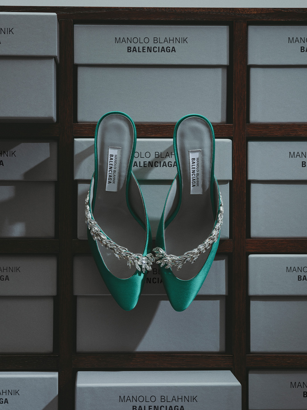 BALENCIAGA I MANOLO BLAHNIK 合作系列发售