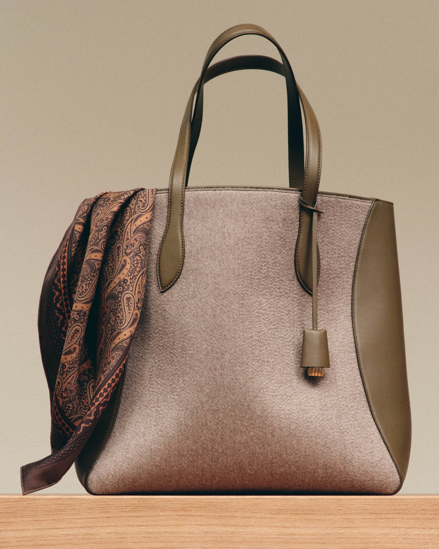 Loro Piana｜推出 Needle Shopper 手袋