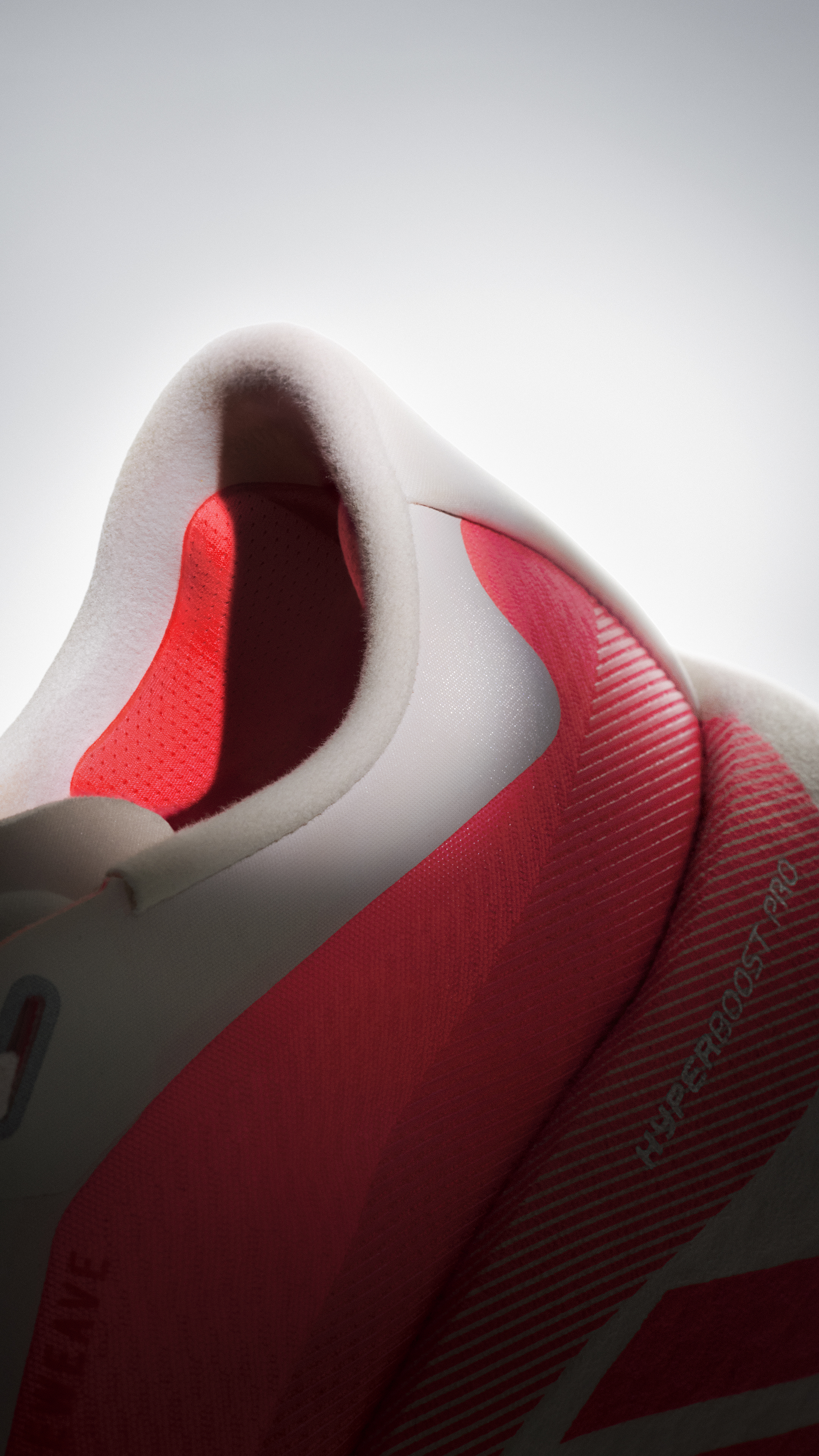 adidas HYPERBOOST 跑鞋 EDGE WHITE RED KI4406 5